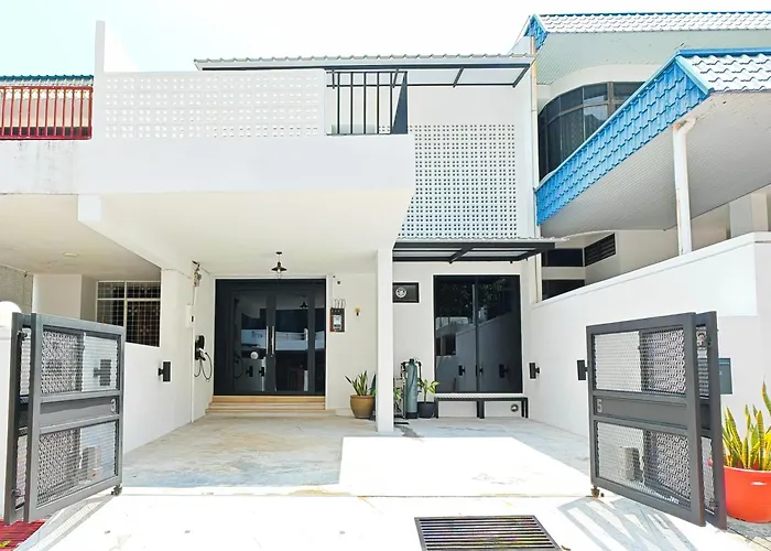 35 Beachhouse Batu Ferringhi 7 Bedroom 7 Bathroom Ev Friendly