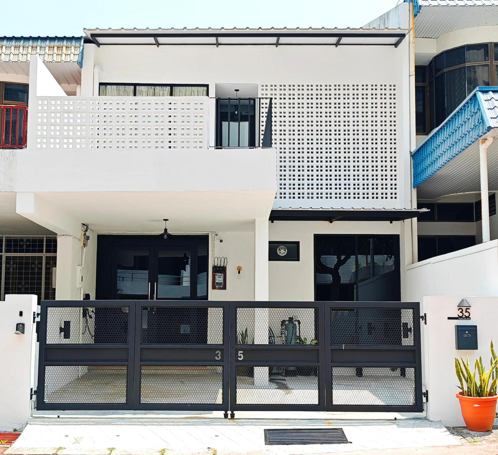 Holiday home 35 Beachhouse 7 Bedroom 7 Bathroom Ev Friendly Batu Ferringhi