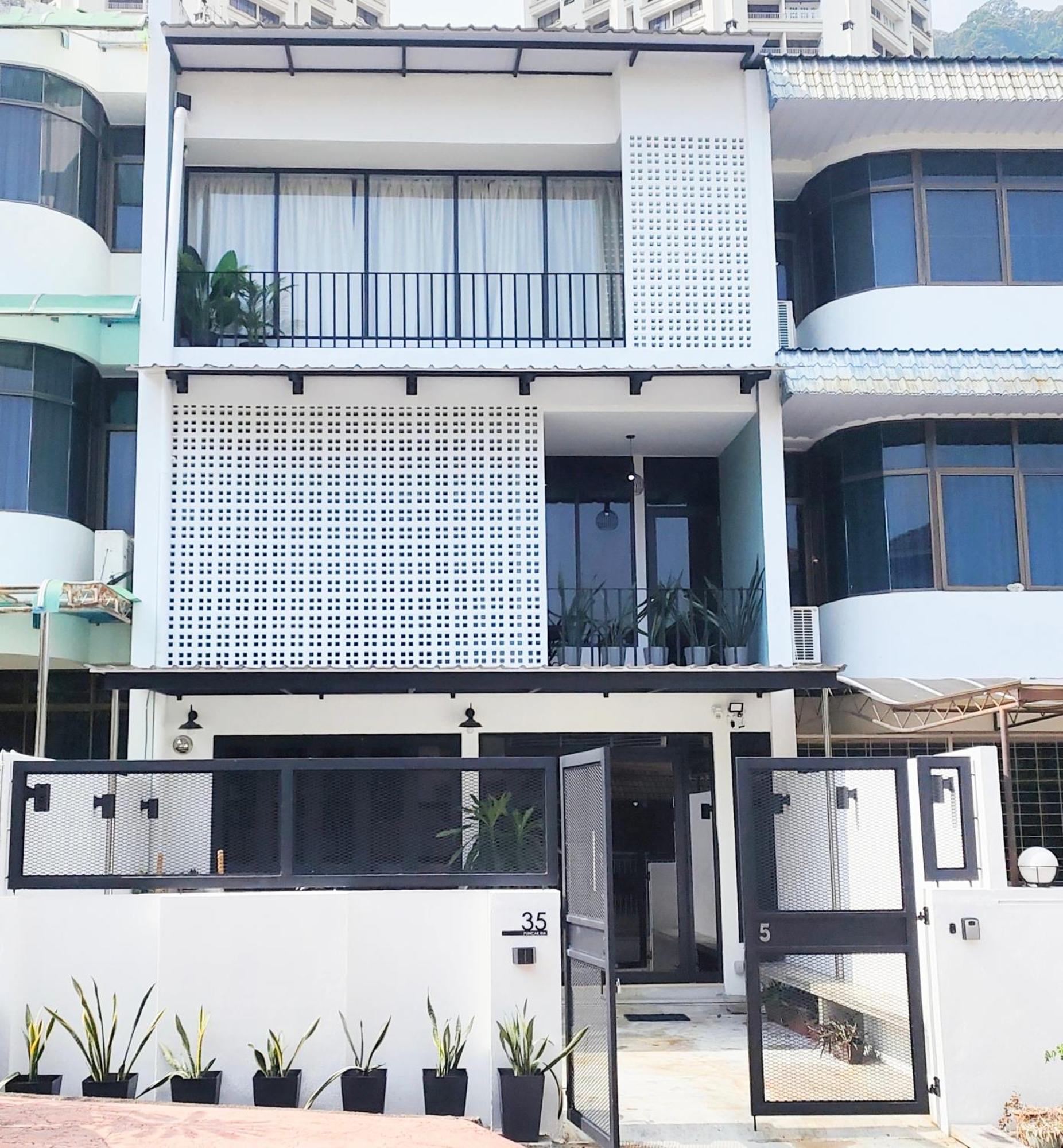 35 Beachhouse 7 Bedroom 7 Bathroom Ev Friendly Holiday home Batu Ferringhi